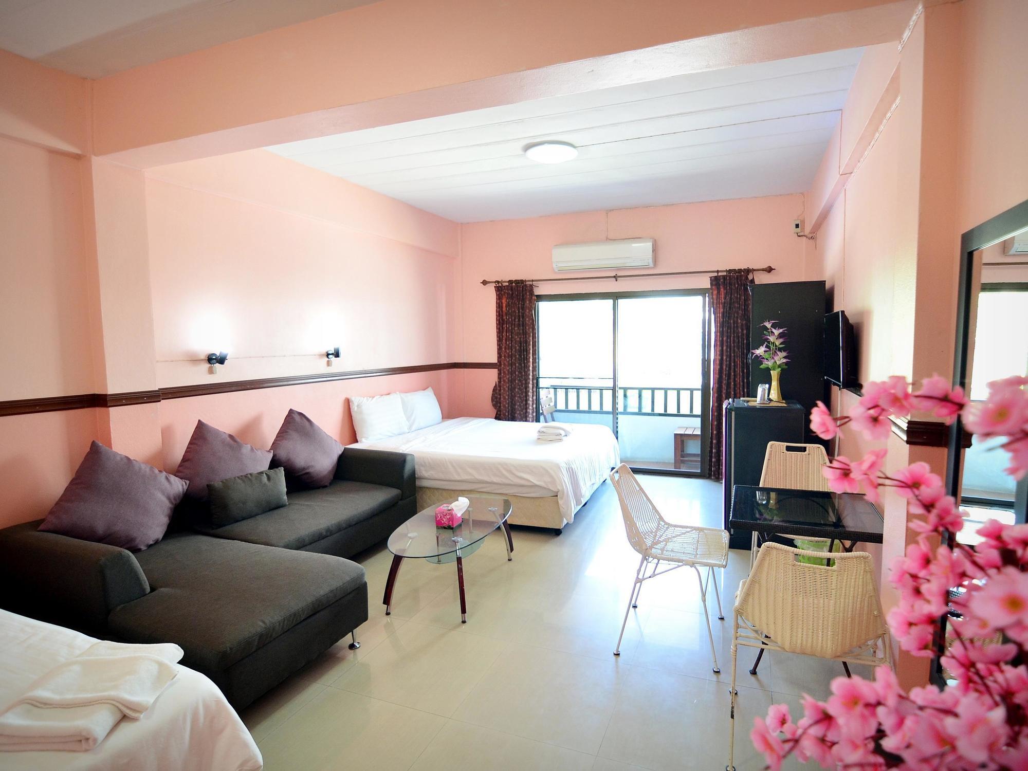 The Famous House - Jomtien Hotell Exteriör bild