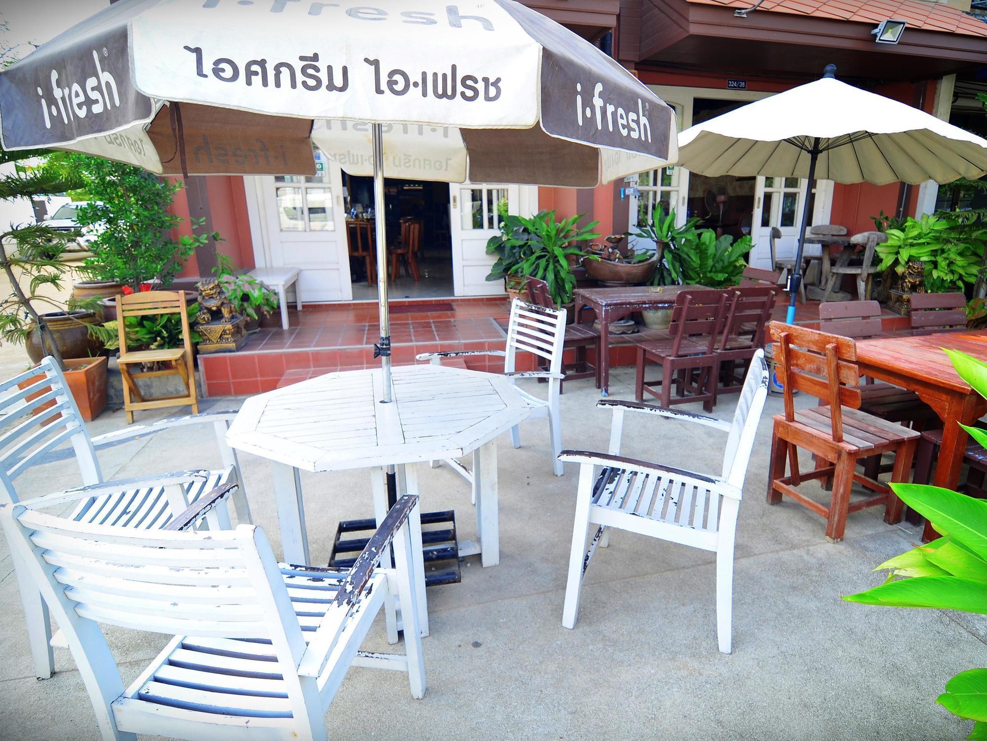 The Famous House - Jomtien Hotell Exteriör bild