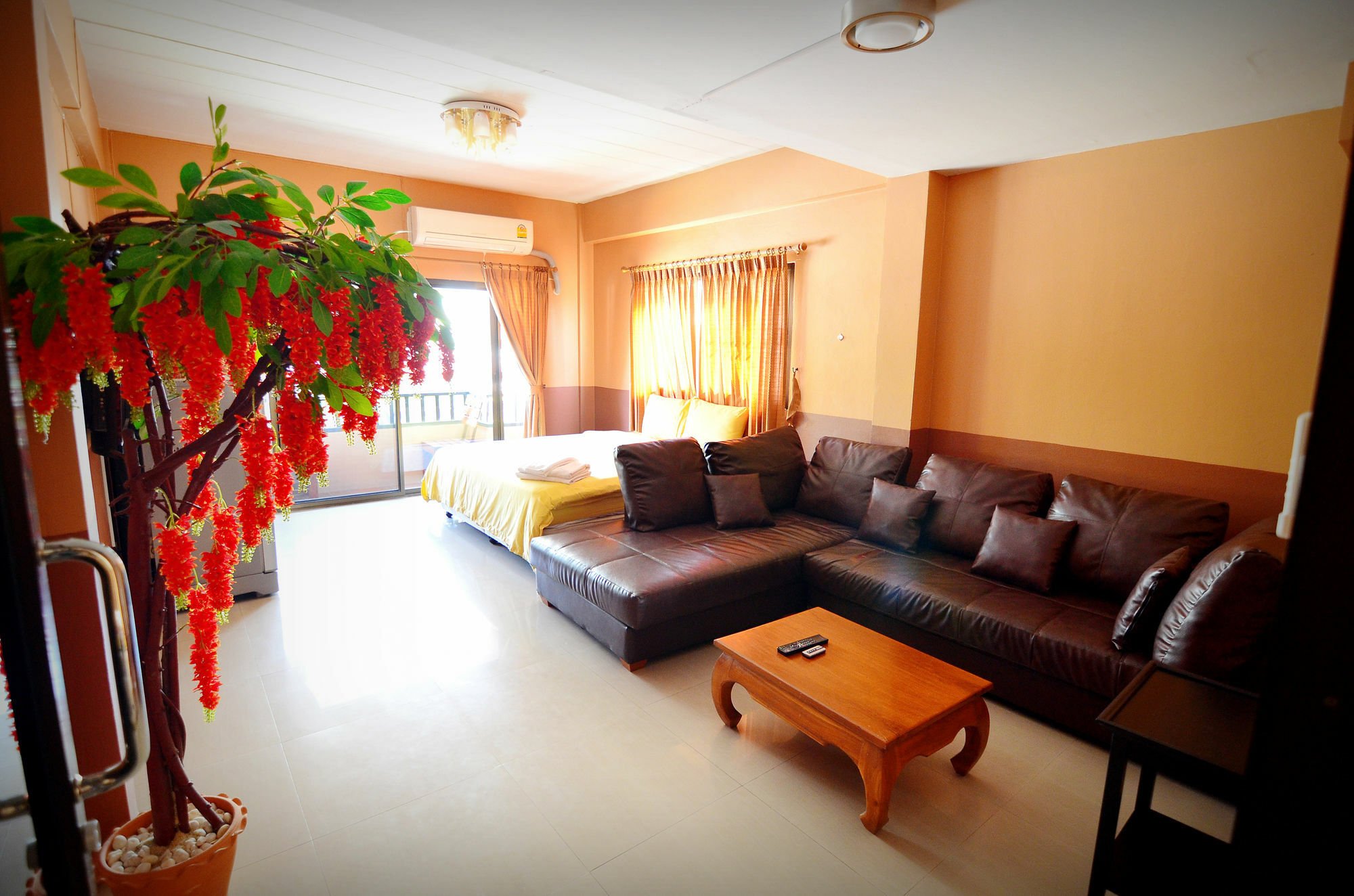 The Famous House - Jomtien Hotell Exteriör bild