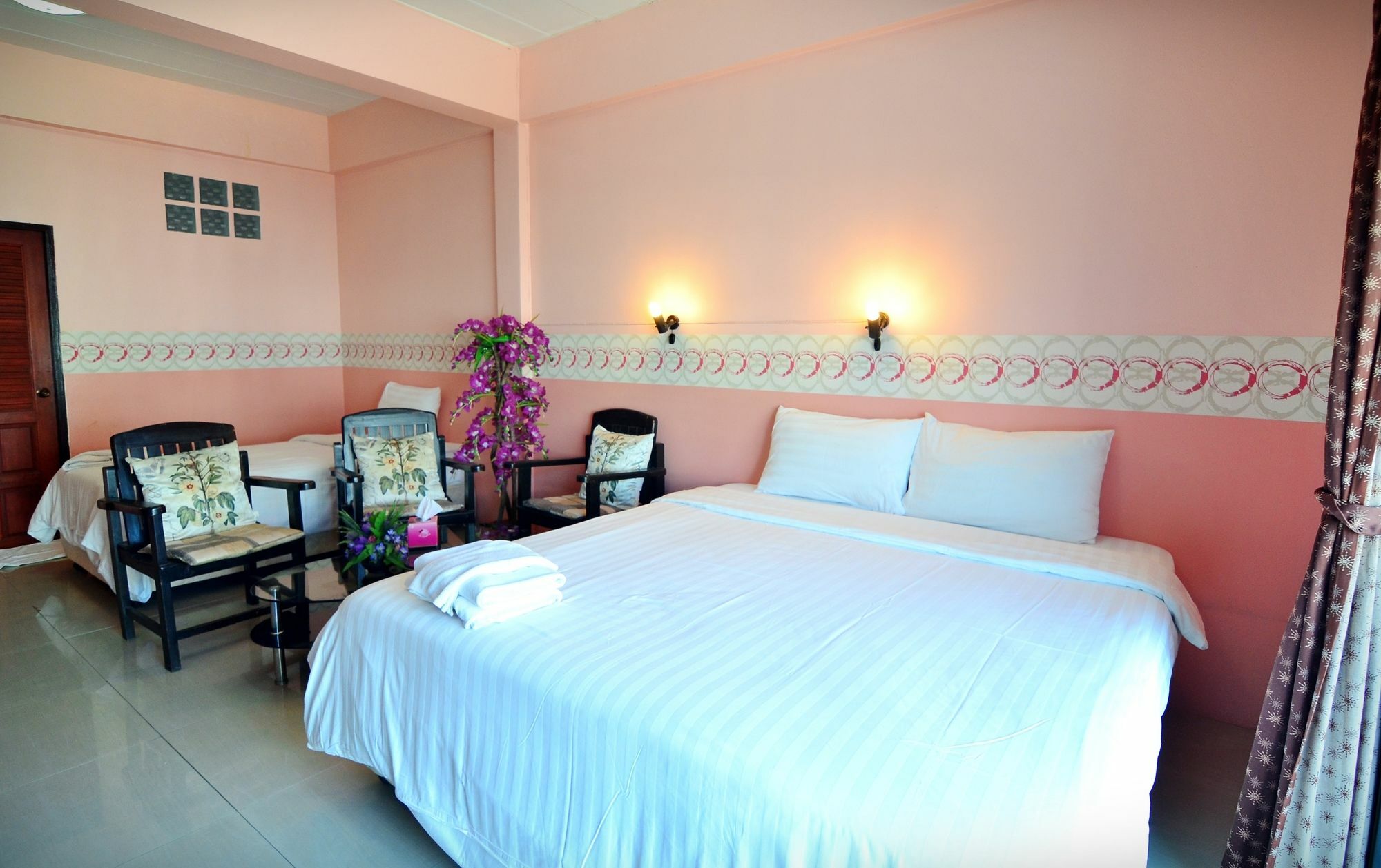 The Famous House - Jomtien Hotell Exteriör bild