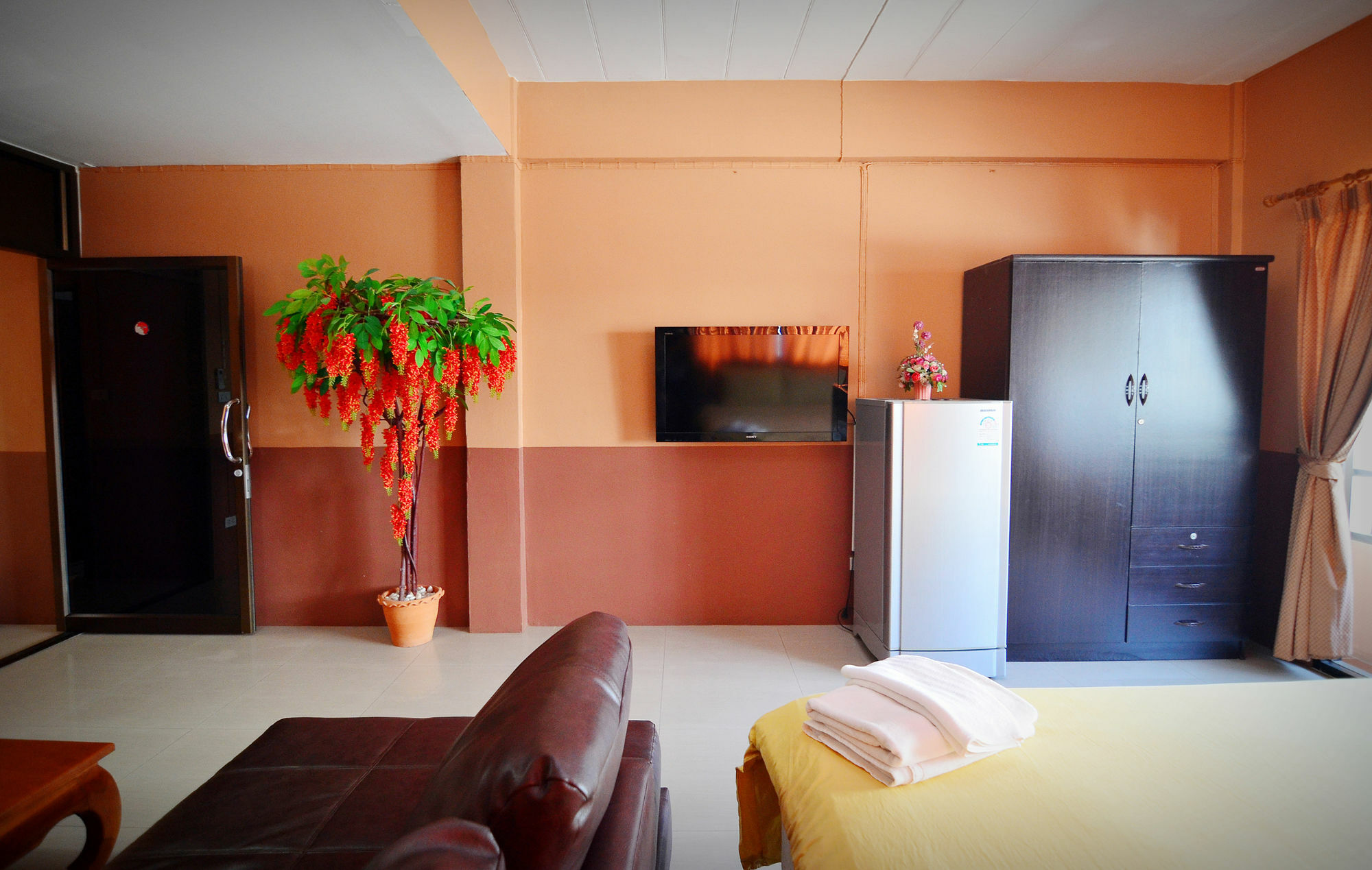 The Famous House - Jomtien Hotell Exteriör bild