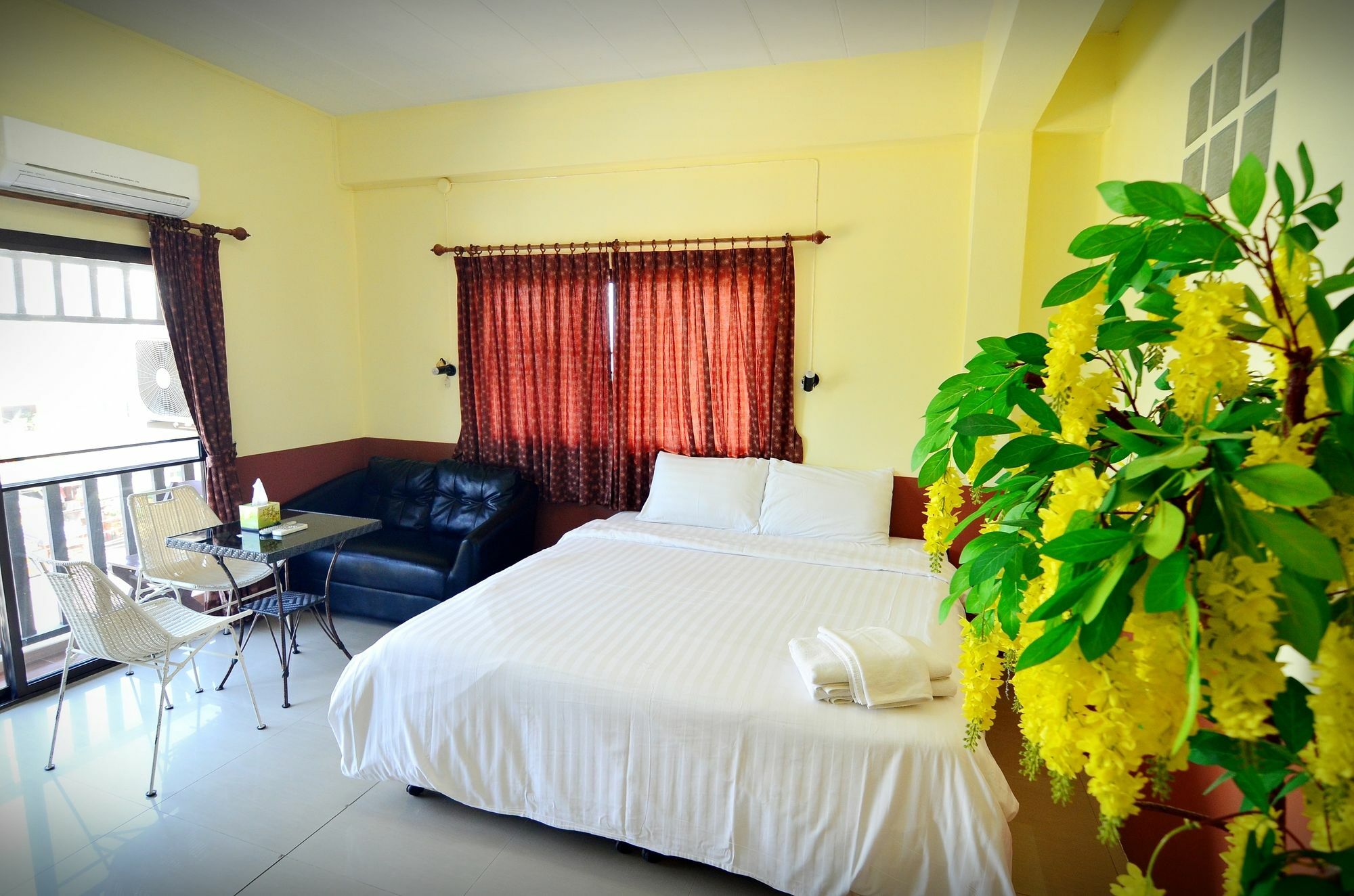 The Famous House - Jomtien Hotell Exteriör bild
