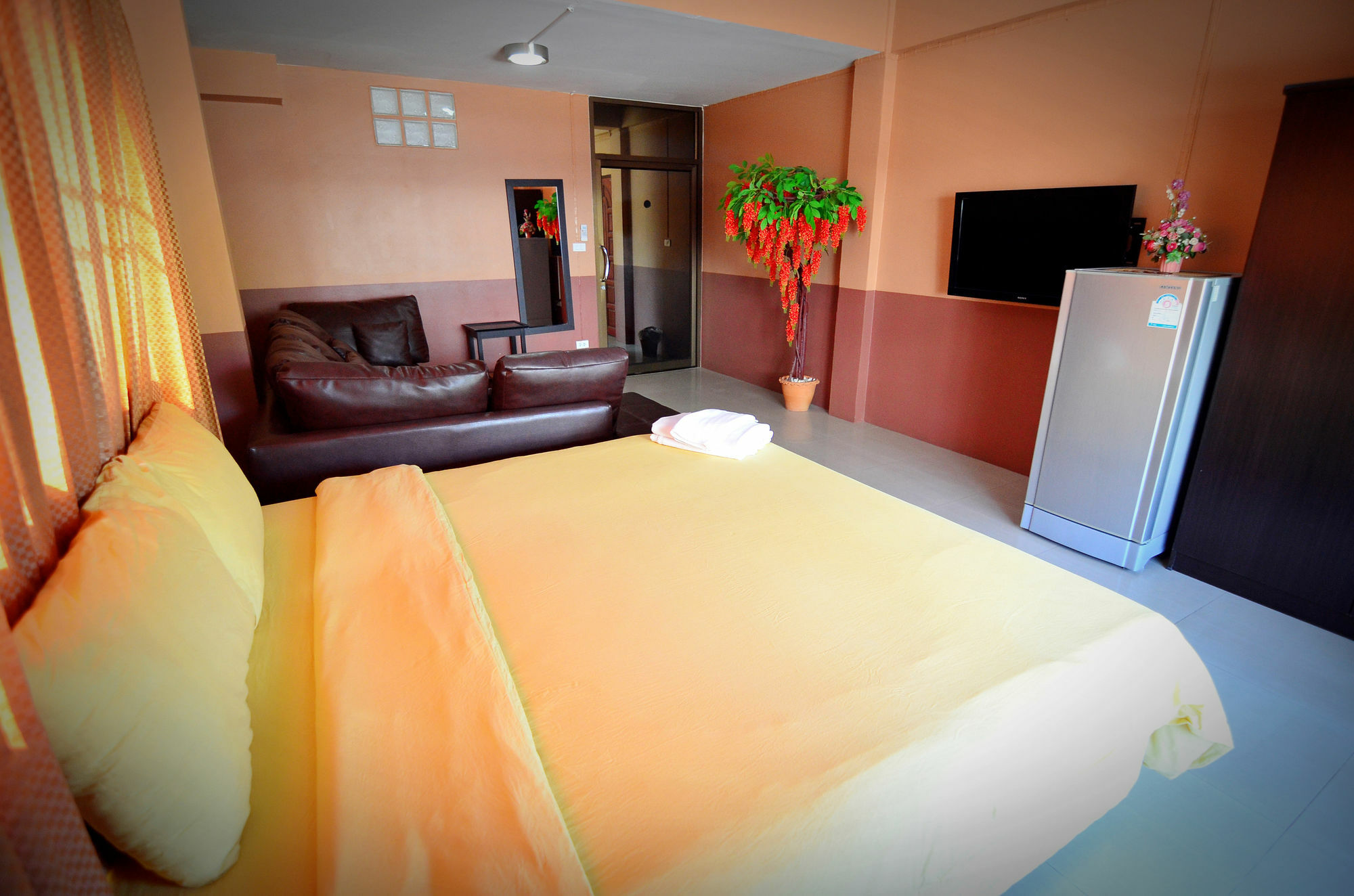 The Famous House - Jomtien Hotell Exteriör bild