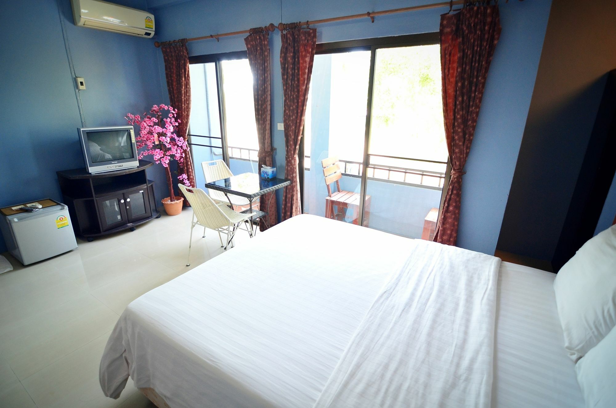The Famous House - Jomtien Hotell Exteriör bild