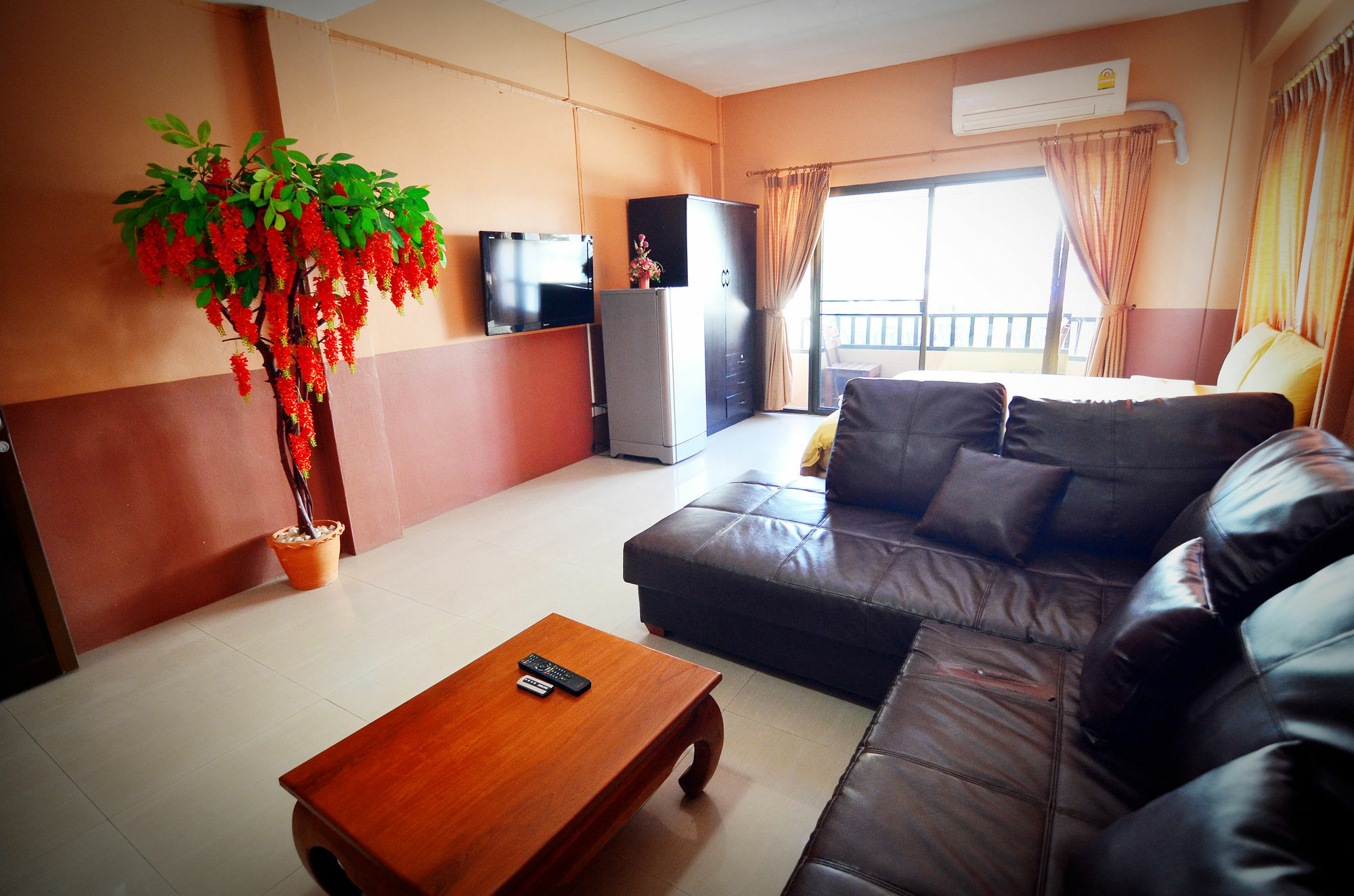 The Famous House - Jomtien Hotell Exteriör bild